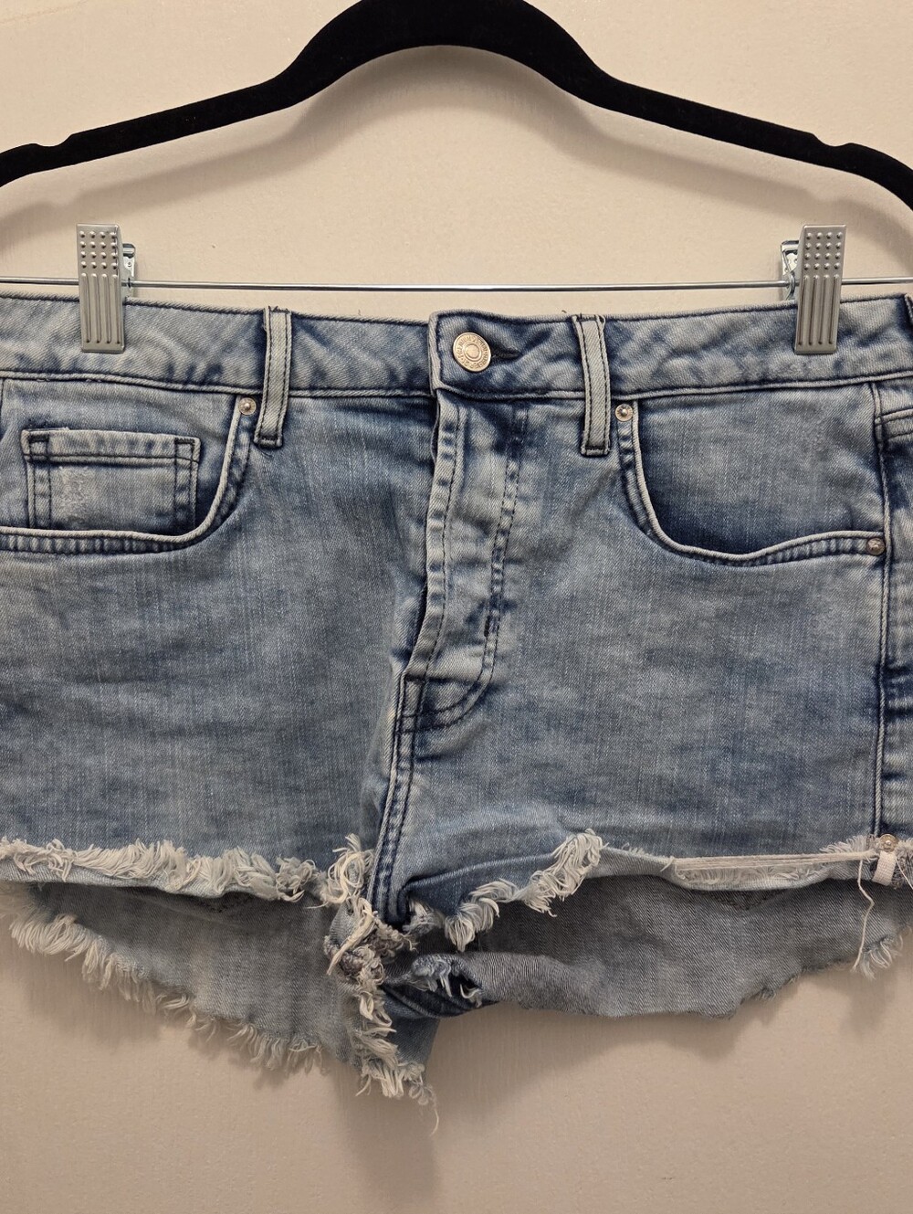 FOREVER 21 denim blue jean summer short shorts women's US 28 waist fringe